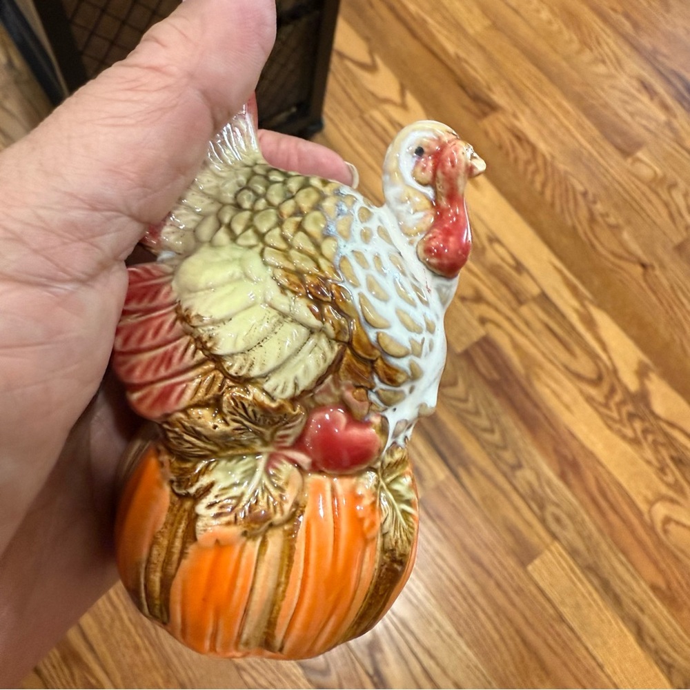 TII Vintage Salt & Pepper Turkey Shakers W/Ceramic Pumpkin Dish - Picture 12 of 16